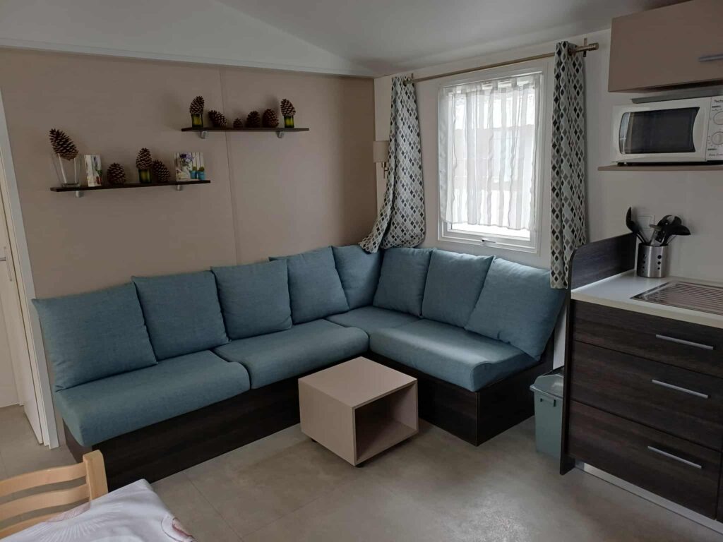 Mobil-home climatisé avec lave-linge - Mer et Soleil Vendée - Grand séjour - Accès piscines inclus