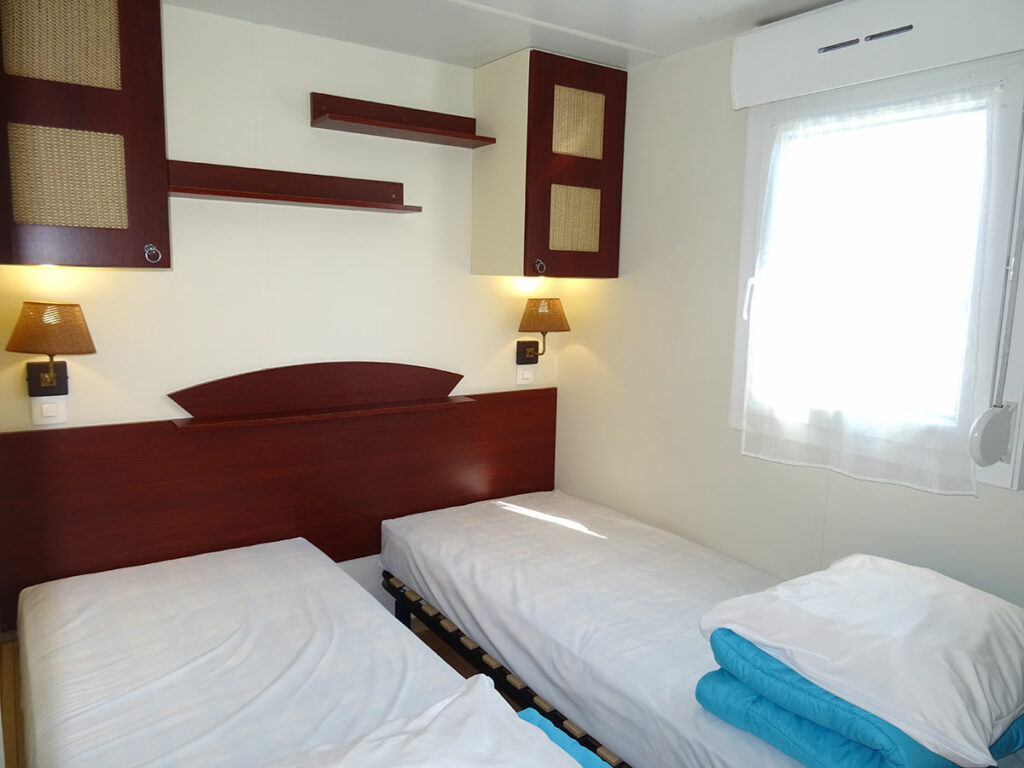 Mobil-home à Saint Jean de Monts-chambre avec 2 lits simples-Mer et Soleil-