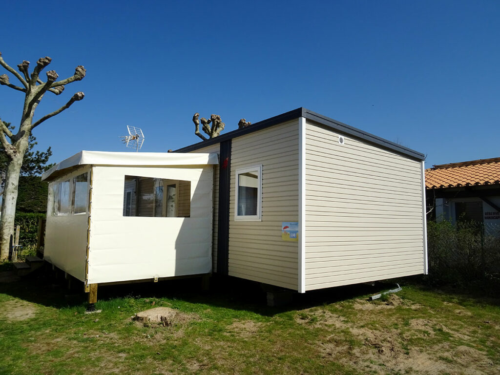 Mobil-home 4 chambres-2 salles d'eau 2 wc-Terrasse couverte- A 1800m des plages de Saint Jean de Monts