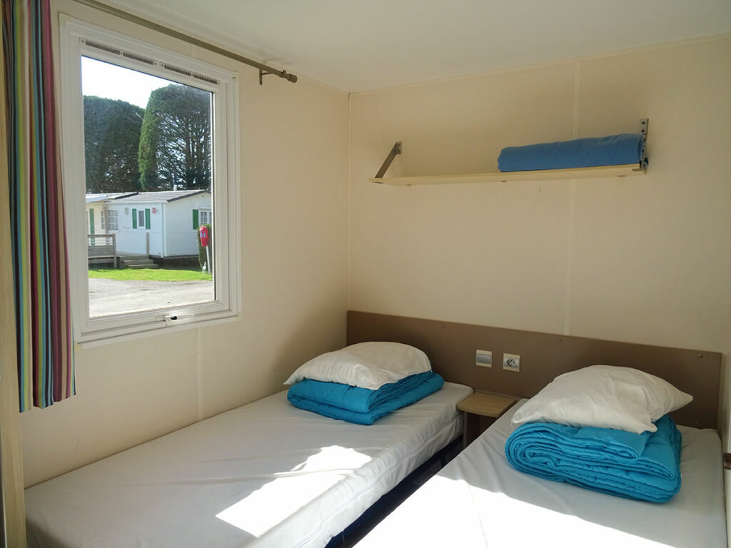 Location au camping - Chambre enfants - Mobil-home climatisé - A 1800m de la mer en Vendée