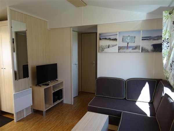Mobil-home près des plages de St Jean de Monts - Grand salon avec TV et climatisation - Mer et Soleil Vendée