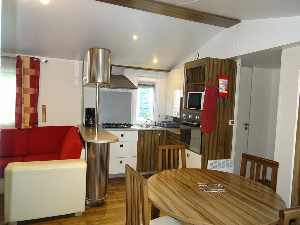 Salon-séjour mobil-home climatisé - Location près des plages - A St Jean de Monts Vendée